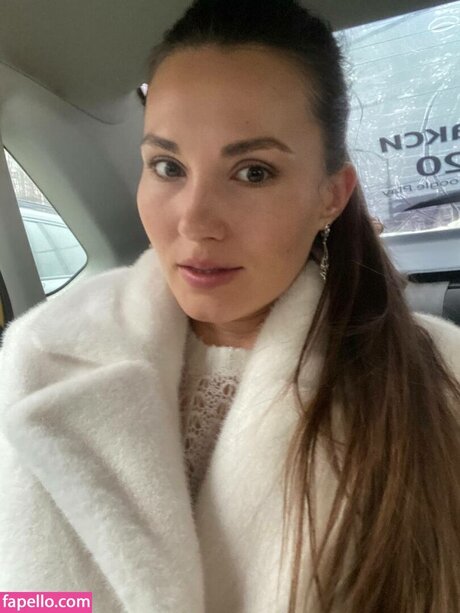 flugbegleiterin onlyfans nacktheit sexy bilder