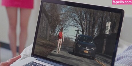 Grace Van Patten sexy nackten bild