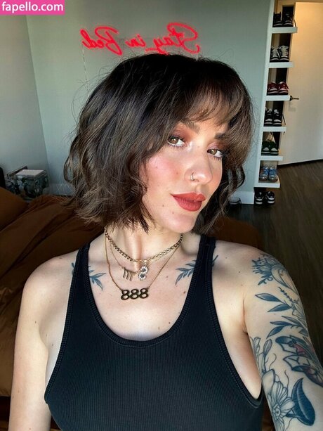 Earthdarling nacktheit kunst galerie