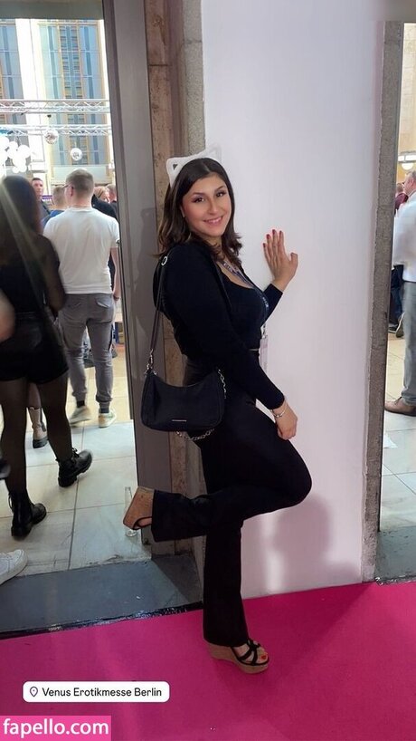 July Johnson model xxx bild