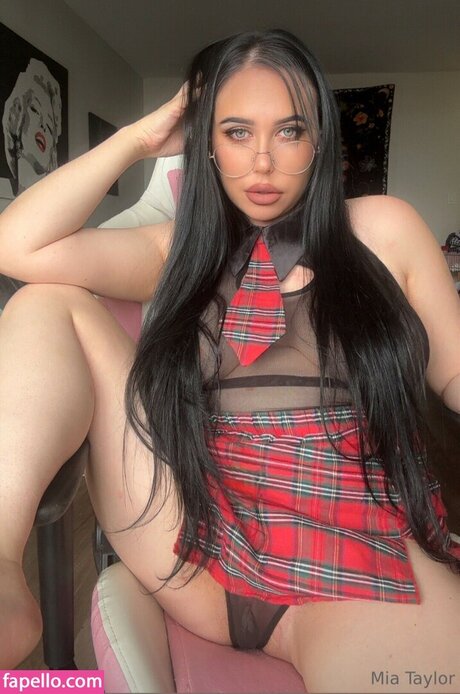 Taylormia1991 hd sexy bild