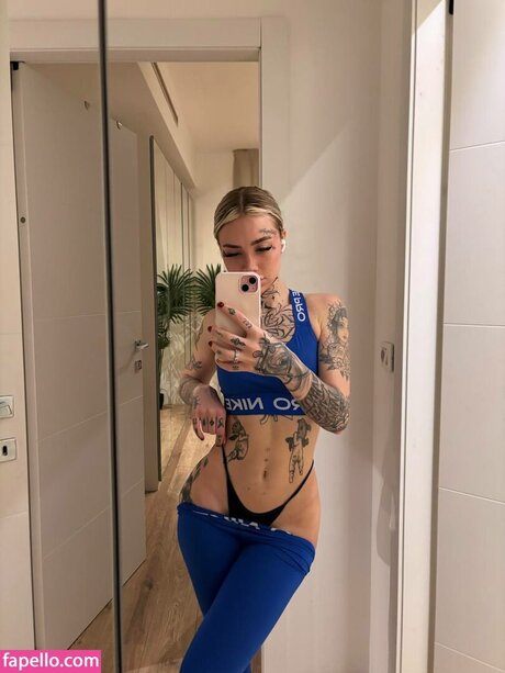 margolaa pornographische foto