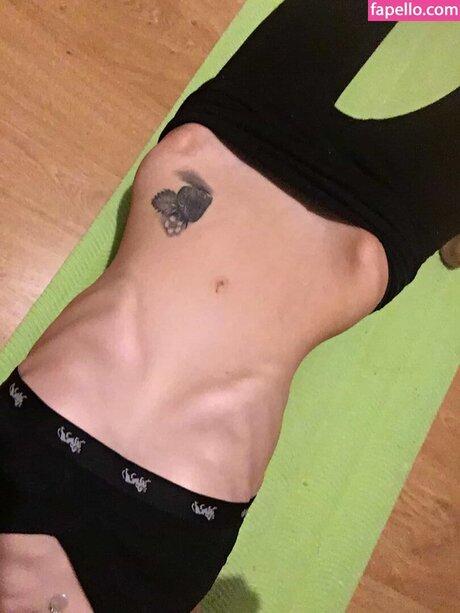 La Strawberry schauspielerin nackten galerien