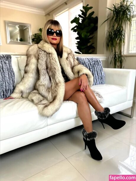 Madame Teeze model sexy bild