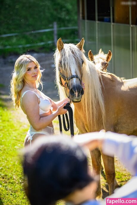 Carolin Gross nackt galerien