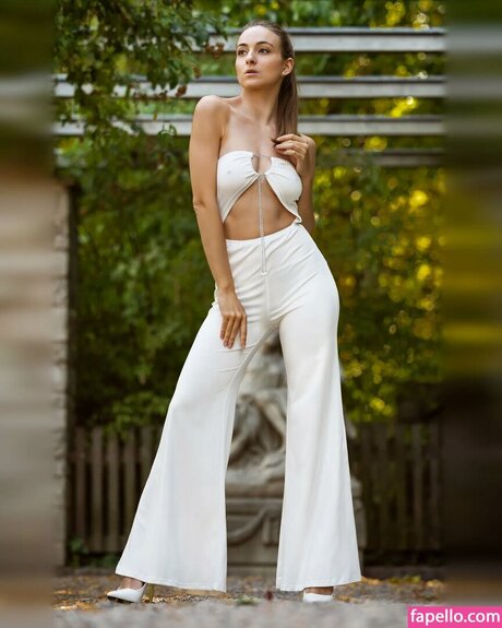 Larissa Schmiederer exklusive kunst fotos