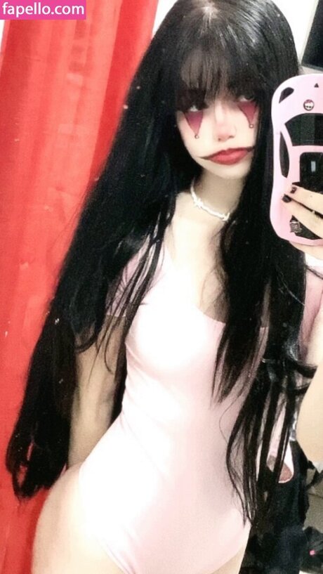 nameluaa model nackten galerie