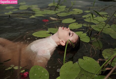 Anastasia Sereda model kunst galerie