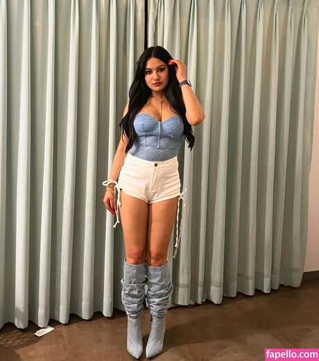 große latina-onlyfans top sexy foto