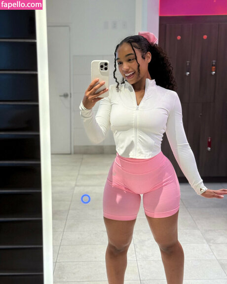 rawgyall model nackte fotos