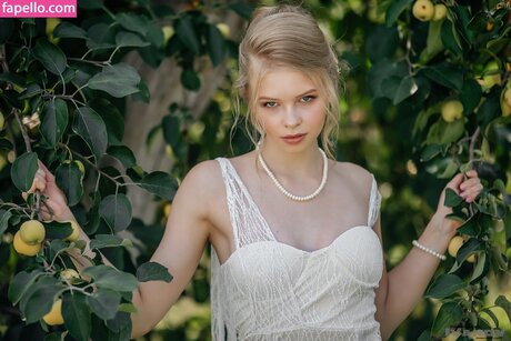 playmate-onlyfans perfekte akt bild