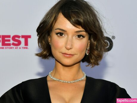 Mila Vayntrub model nackte foto