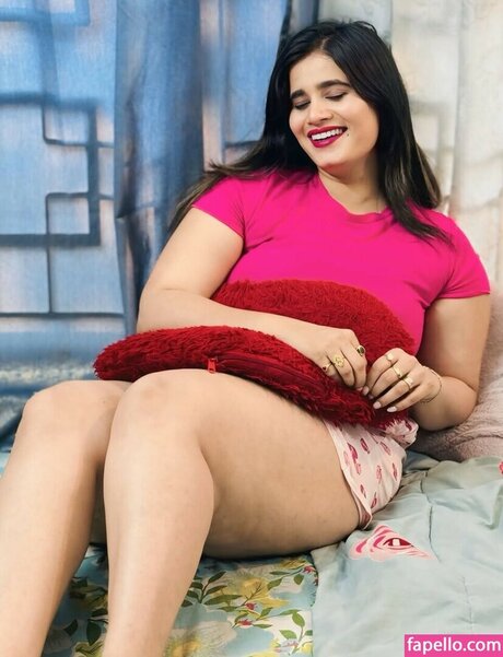 Pavitra Poojary top schöne galerien