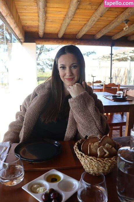 micaelapinela nacktheit kunst galerie