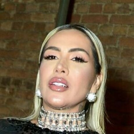 Tretas hübsche nackten archiv