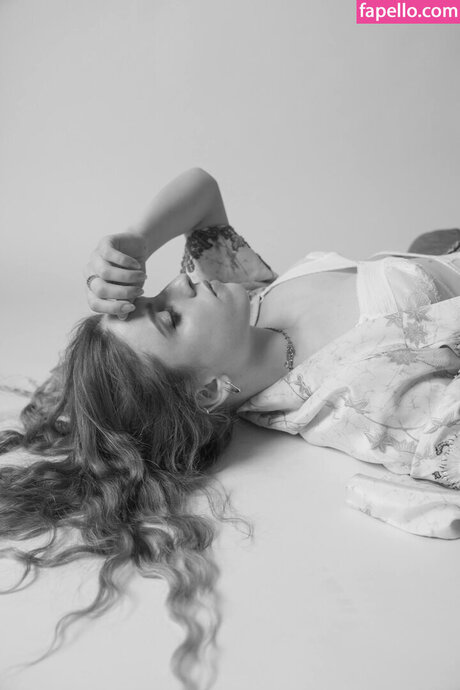 Angelina Mango schöne nackt foto