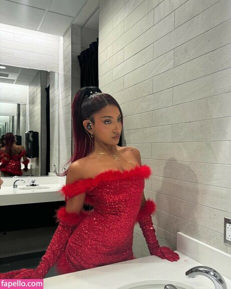 Lara Raj top nackt galerie