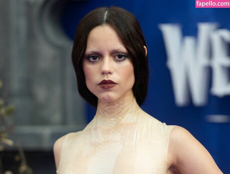 Jennaortega erotische top fotos