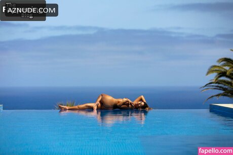 evabenetatou nackt erotische bild