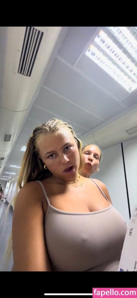 Avery Bracher nackt fotos