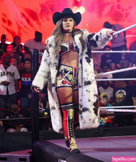 Fallon Henley nackt porno galerie