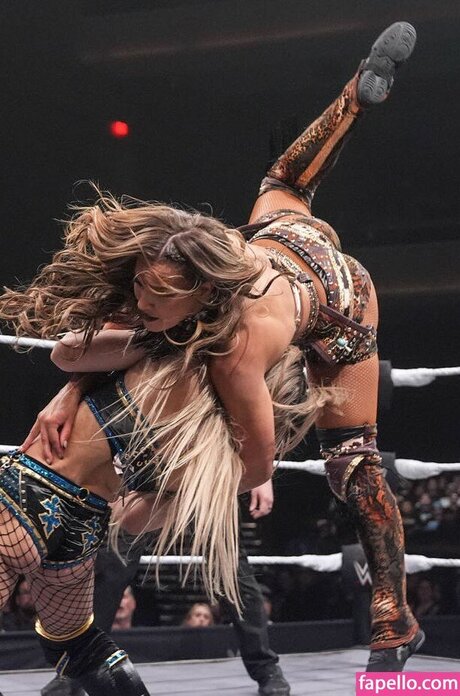 Fallon Henley erotische erwachsene bilder