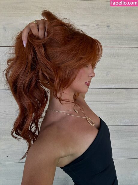 Julia Hatch nacktheit akt foto