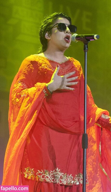 Jasmine Sandlas porno hd fotos