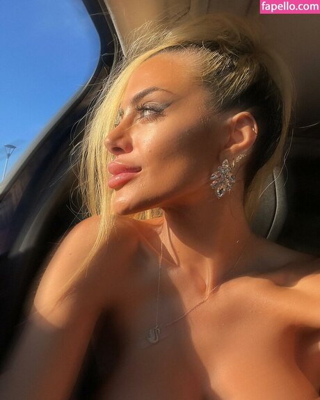 Antonela Pane sexy top archiv