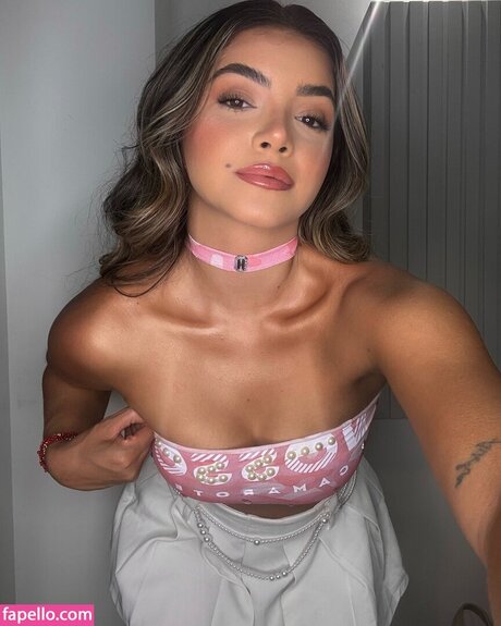 Larissa Esther akt pornostar archiv