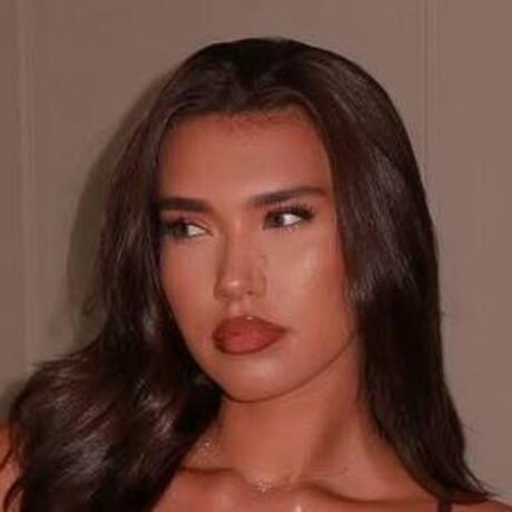 Aaliyah Fairbrother model kunst bilder