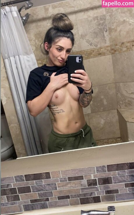 Taylor Bertsch xxx top foto