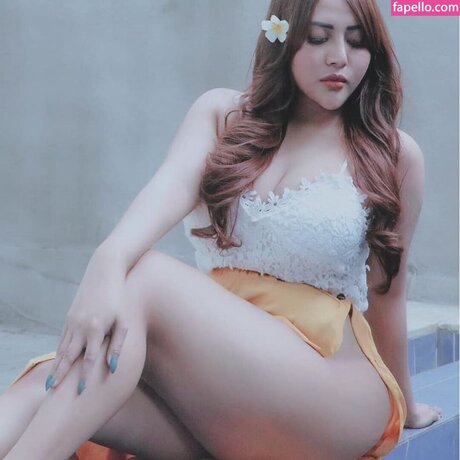 Niez ka model exklusive bilder