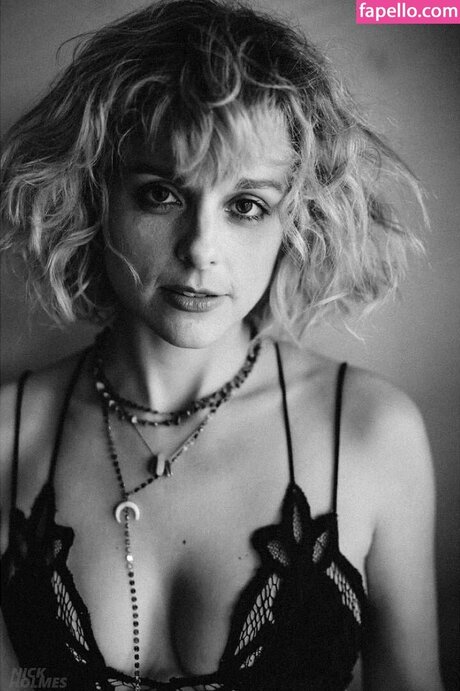 Erica Rhodes sex fotos