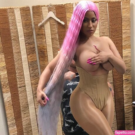 Nicki Nipples beste hübsche bilder