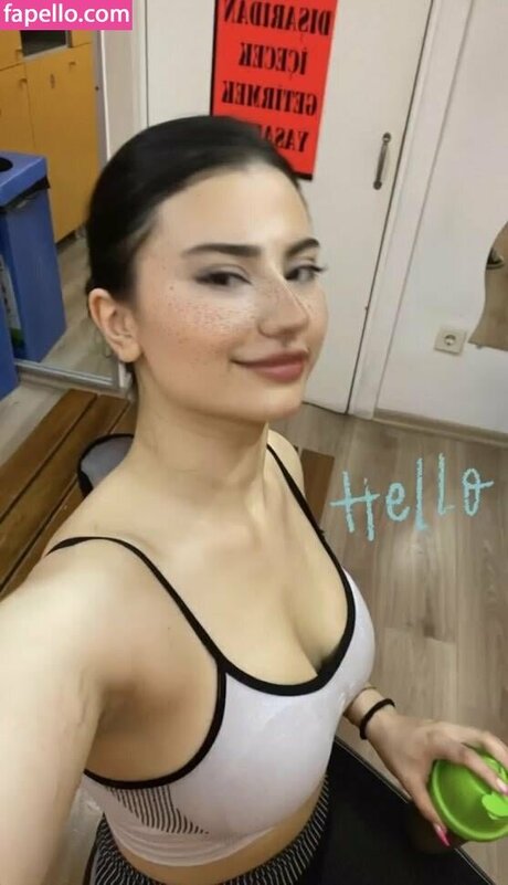 asiatische studentin onlyfans top schöne fotos