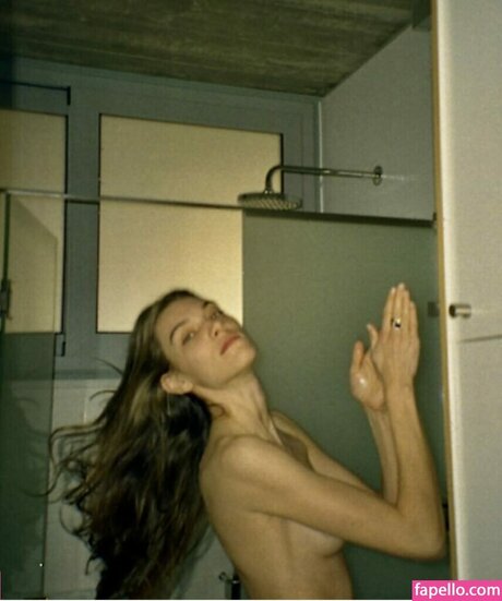 Charlotte Cardin Nue nackt pornografische fotos