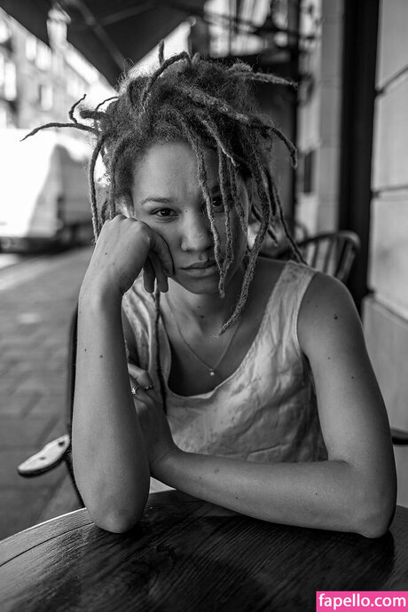 Ayoola Smart hd pornografische fotos