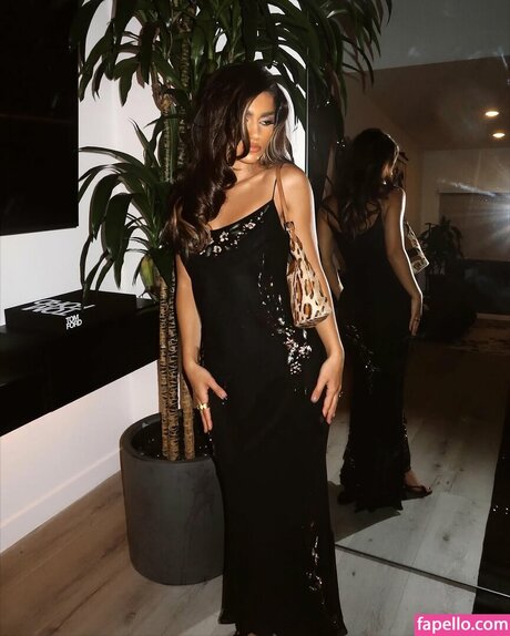 Rayna V model nacktheit archiv