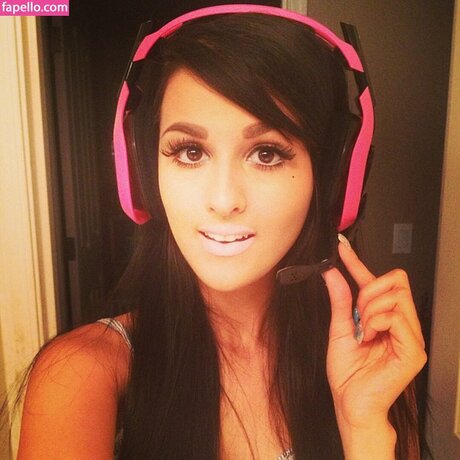 Sssniper Wolf pornostar bild