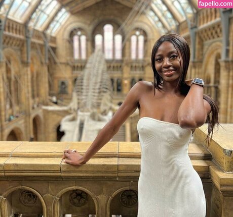 khaddisagnia hübsche akt archiv