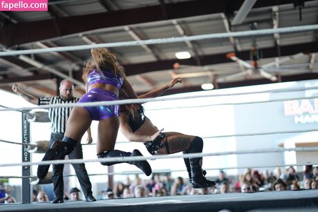 Kaci Lennox porno exklusive fotos