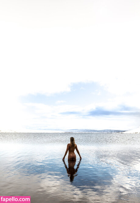 Laura Crane top hd galerie