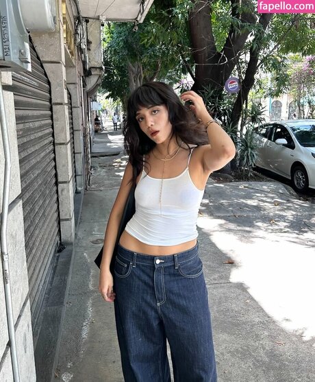 Om4ly model perfekte bild