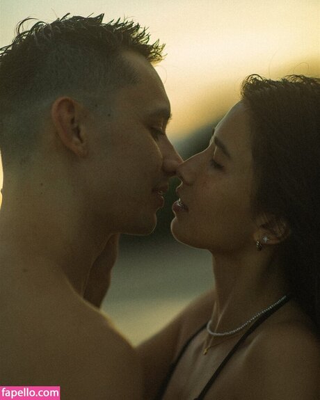 angadobo model xxx bild