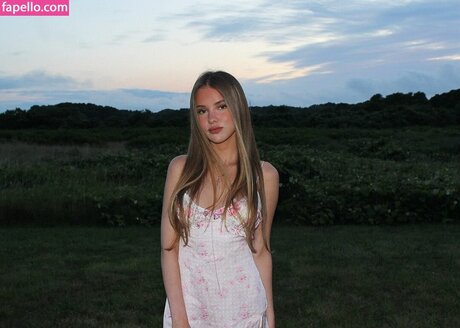 Daneliya Tuleshova kunst erotische archiv