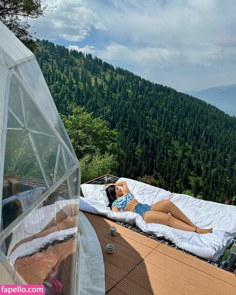 Nikita Sharma Bilder