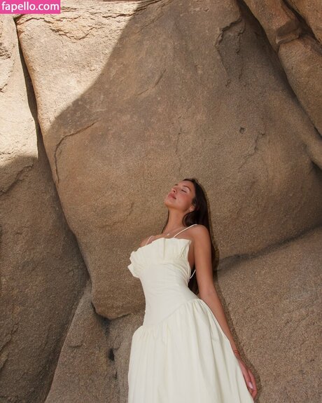 Alexandra Saint Mleux sexy porno galerien