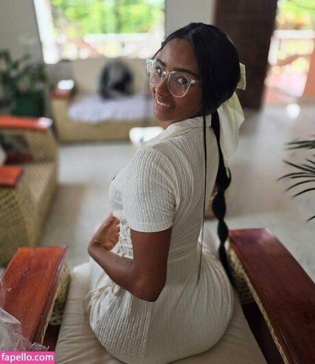 Jessica Nahomy schöne heiße bild