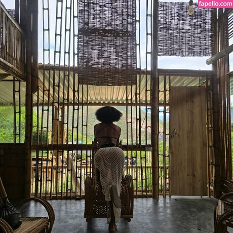 Jessica Nahomy model erotische bild